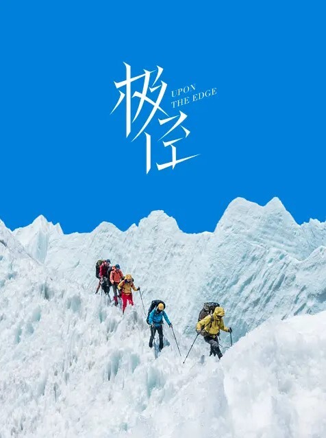 抖音网红小乌苏Tina在活动时被保安大爷咸猪手偷袭 - 草莓之家
